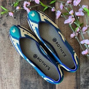 Rothy's Moroccan Blue Flats Excellent Condition Size 9.5 Ikat